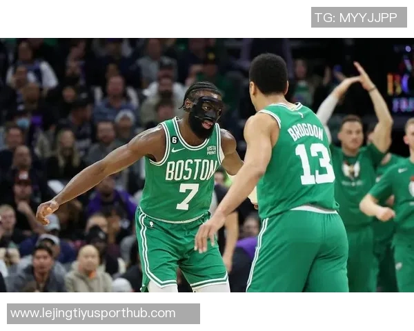 迈克布朗在勇士拓展进攻理念但坚实防守基础依然不可或缺 迈克布朗在勇士拓展进攻理念但坚实防守基础依然不可或缺