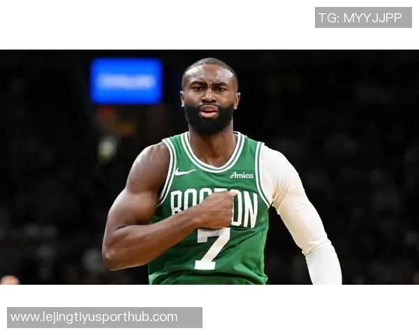 杰伦布朗狂砍42分展现超强火力次节独得18分助球队逆转局势