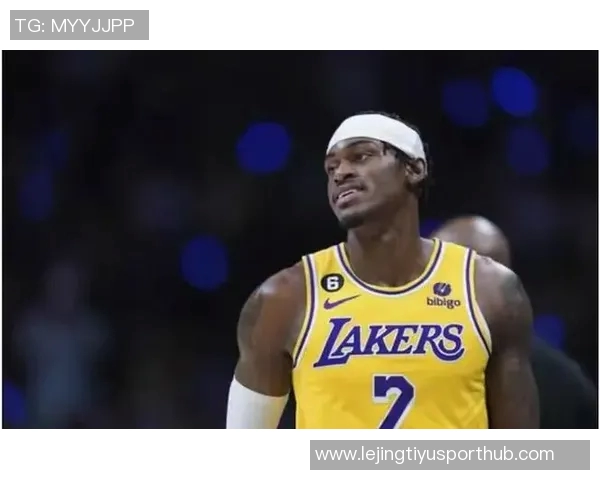 拉拉维亚称赞范德比尔特防守表现为球队奠定坚实基础