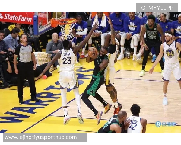 杰伦布朗全能表现助力球队获胜22投10中罚球7中9贡献30分8板8助