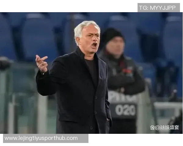 穆里尼奥对半场表现不满直言想换下九人球队晋级16强之路艰辛